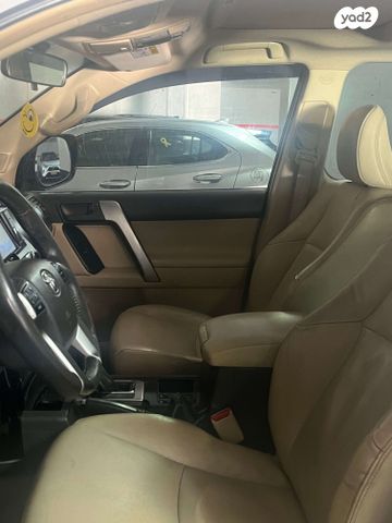 טויוטה לנד קרוזר