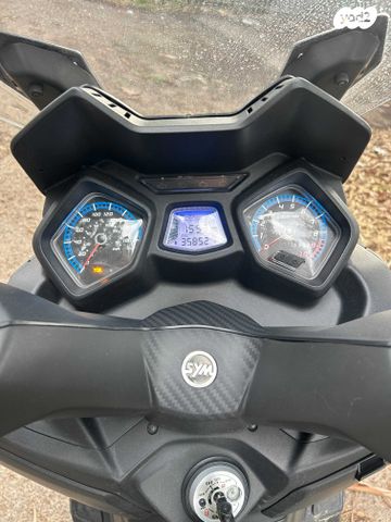 מודעת רכב סאן יאנג ג'וי מקס ספורט 300