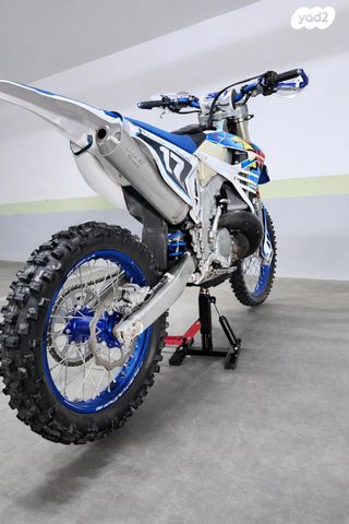 מודעת רכב TM Racing EN 300