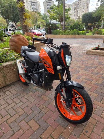 KTM Naked Duke 690R