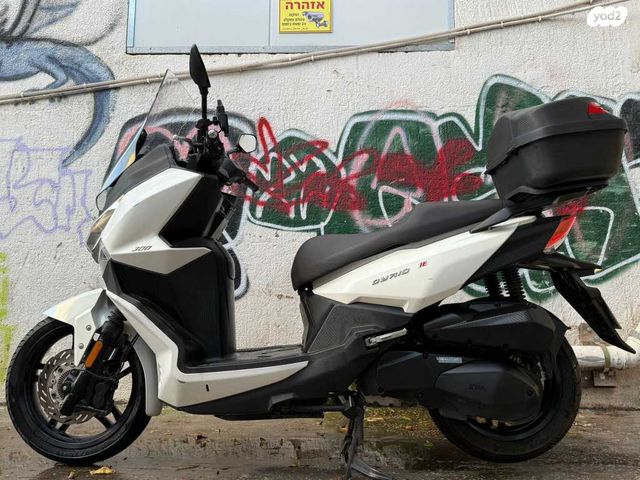 מודעת רכב סאן יאנג ג'וירייד 300 16