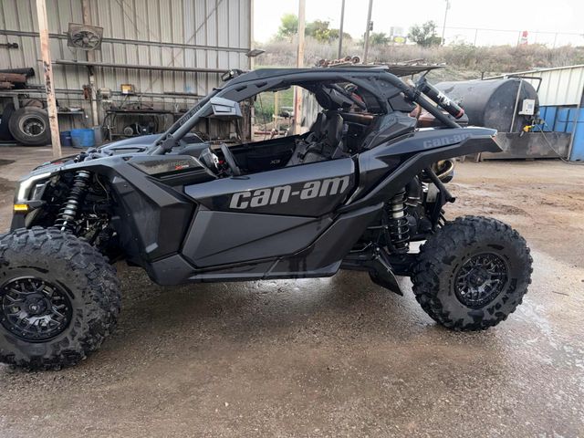 בומברדיר/קאן אם