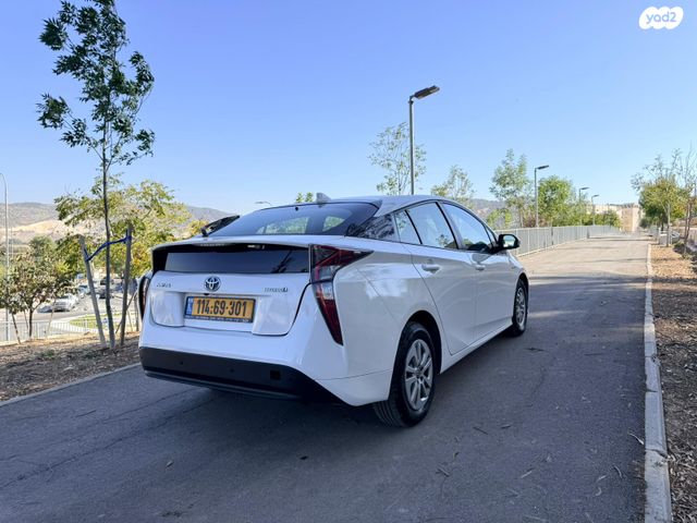 טויוטה פריוס