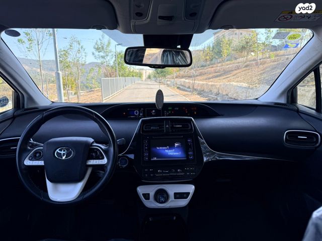 טויוטה פריוס