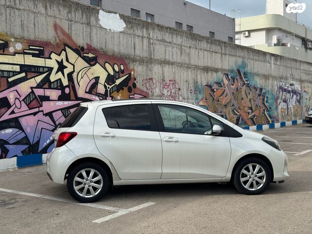 טויוטה יאריס