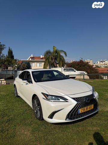 לקסוס ES