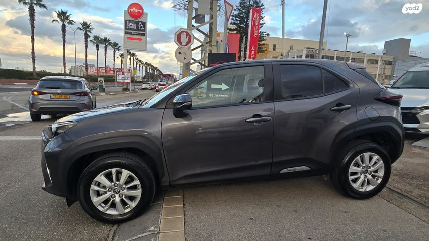 טויוטה יאריס קרוס