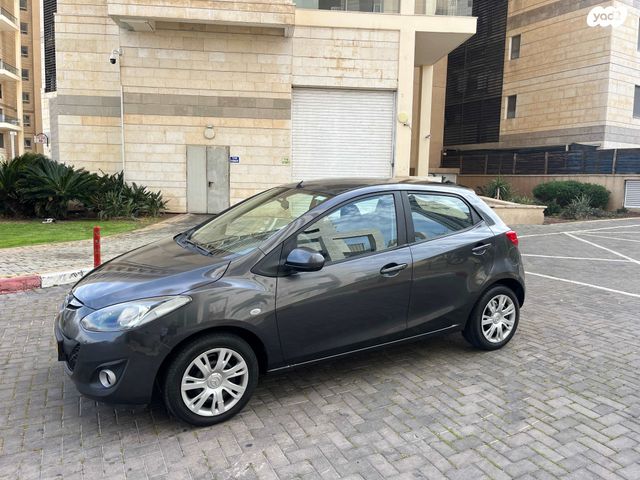 מודעת רכב מאזדה 2