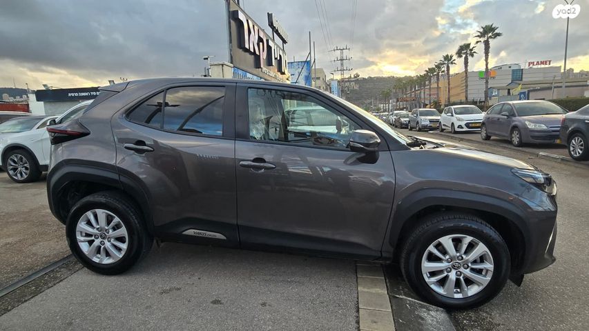 טויוטה יאריס קרוס