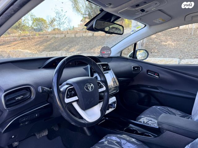 טויוטה פריוס