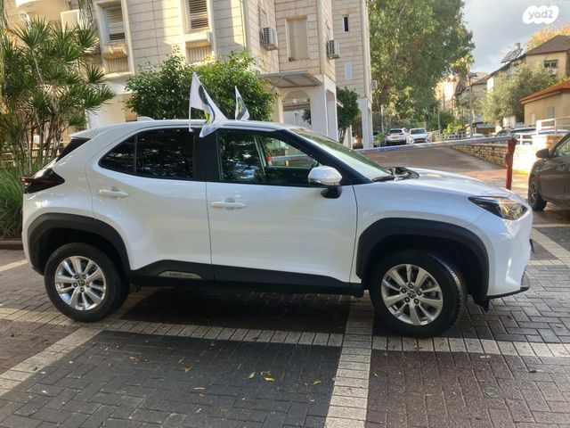 טויוטה יאריס קרוס