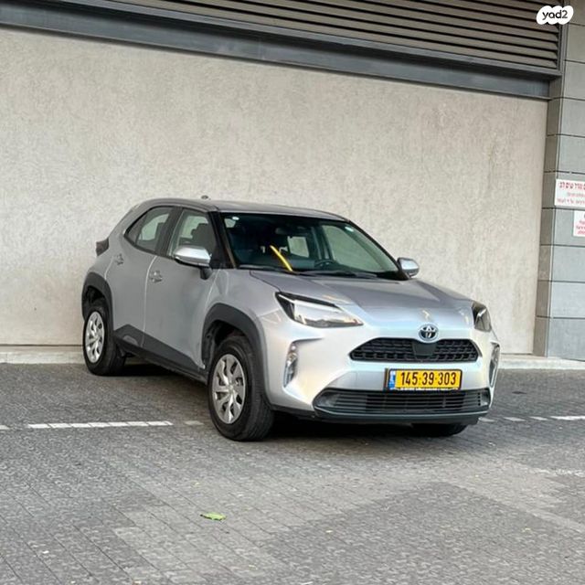 מודעת רכב טויוטה יאריס קרוס