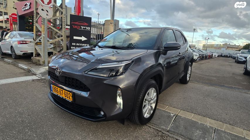 מודעת רכב טויוטה יאריס קרוס