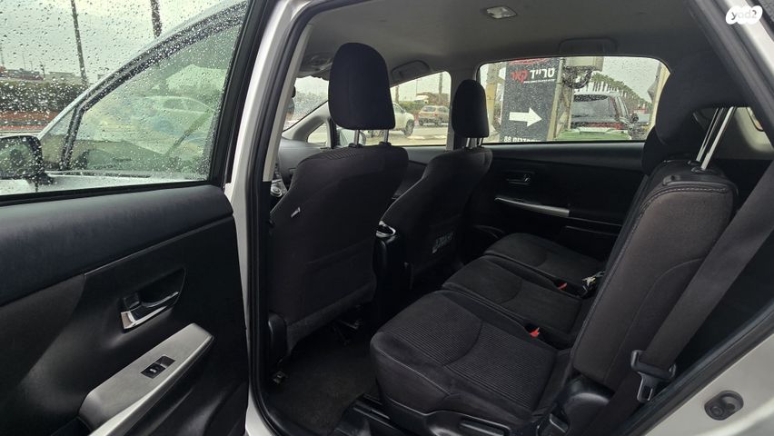 טויוטה פריוס פלוס