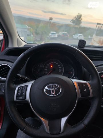 טויוטה יאריס