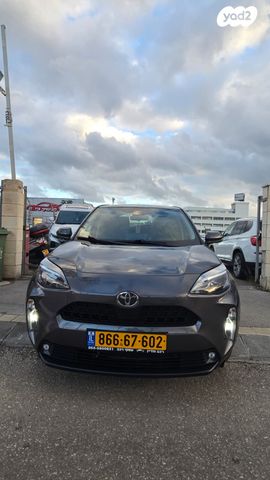 טויוטה יאריס קרוס