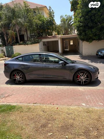 מודעת רכב טסלה מודל 3