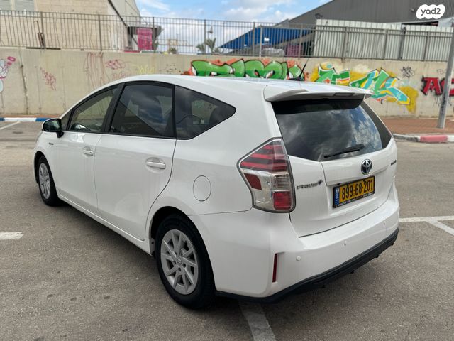 טויוטה פריוס פלוס