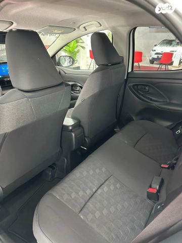 טויוטה יאריס