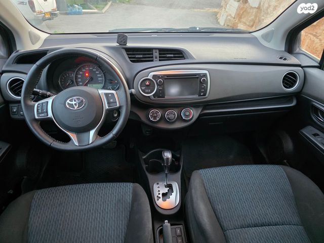 טויוטה יאריס