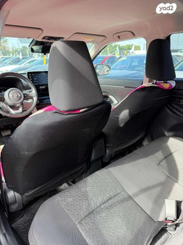 טויוטה יאריס קרוס