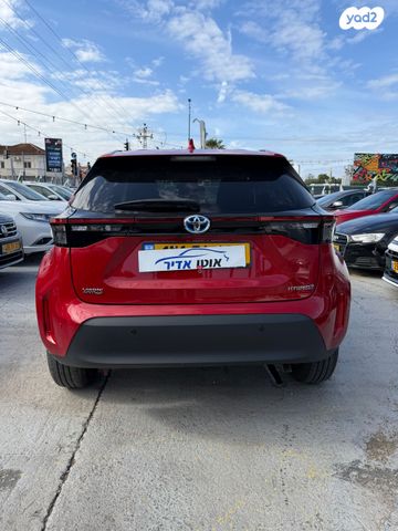 טויוטה יאריס קרוס