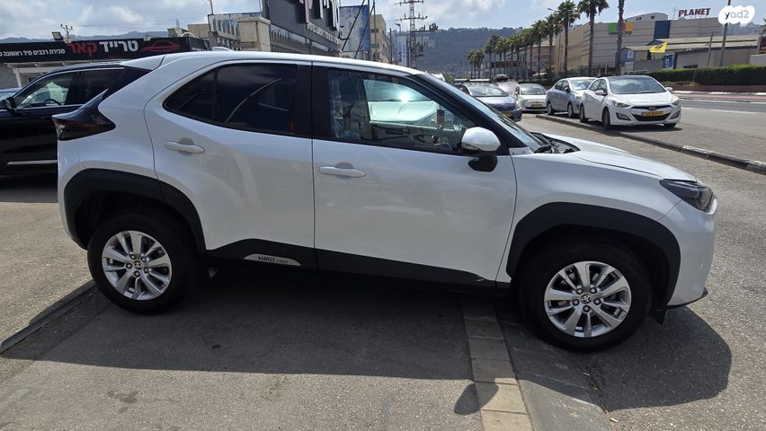 טויוטה יאריס קרוס