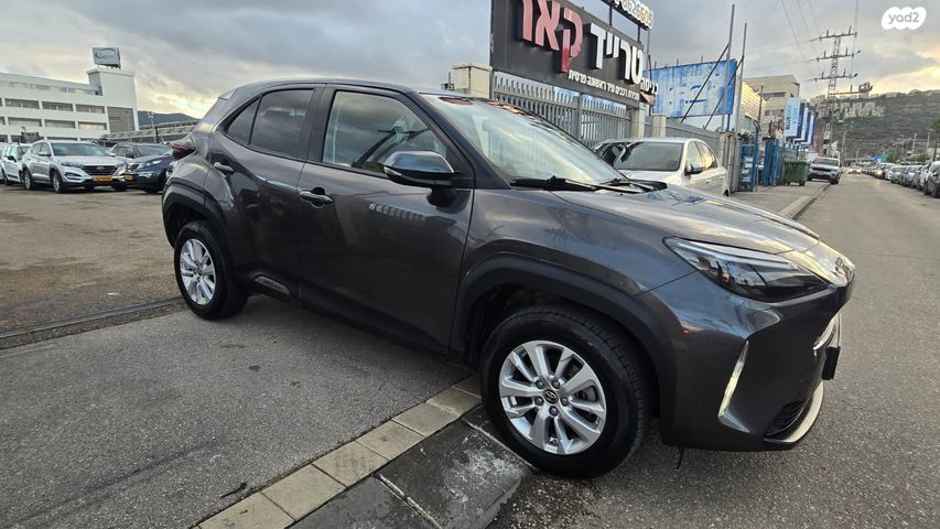 טויוטה יאריס קרוס