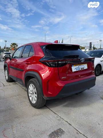 טויוטה יאריס קרוס