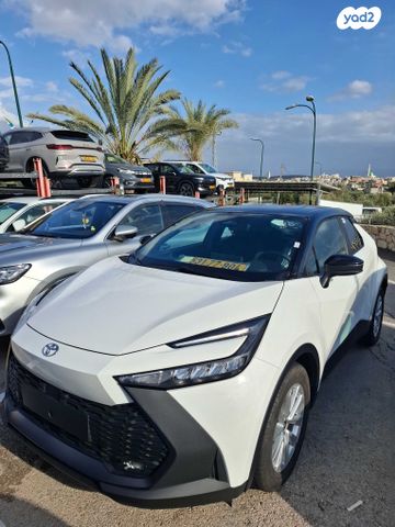 מודעת רכב טויוטה C-HR