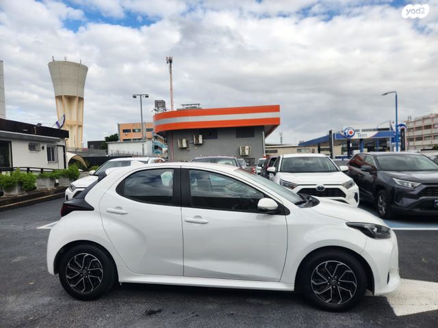 טויוטה יאריס