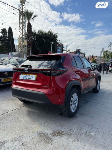 טויוטה יאריס קרוס