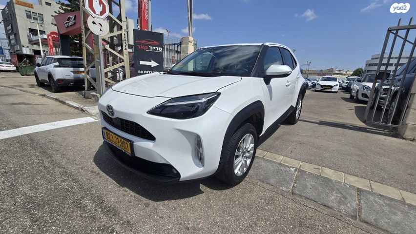 טויוטה יאריס קרוס