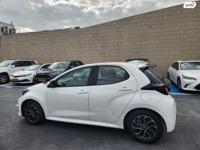 טויוטה יאריס