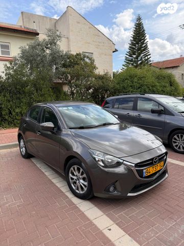 מודעת רכב מאזדה 2