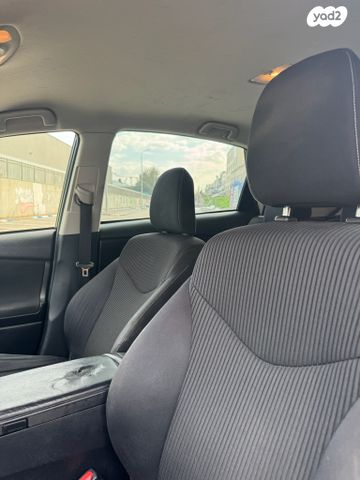 טויוטה פריוס פלוס