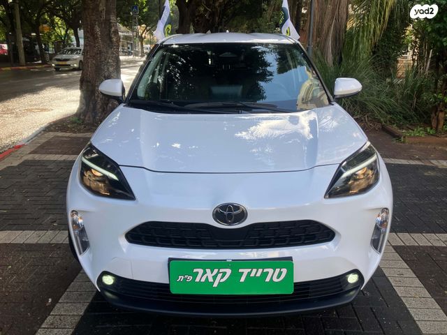 טויוטה יאריס קרוס