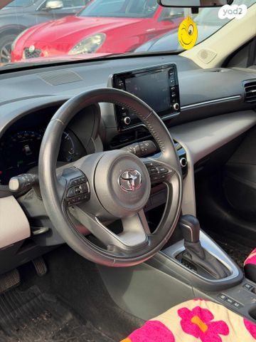 טויוטה יאריס קרוס