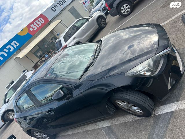 מודעת רכב מאזדה 2