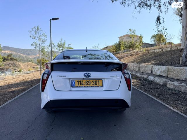 טויוטה פריוס