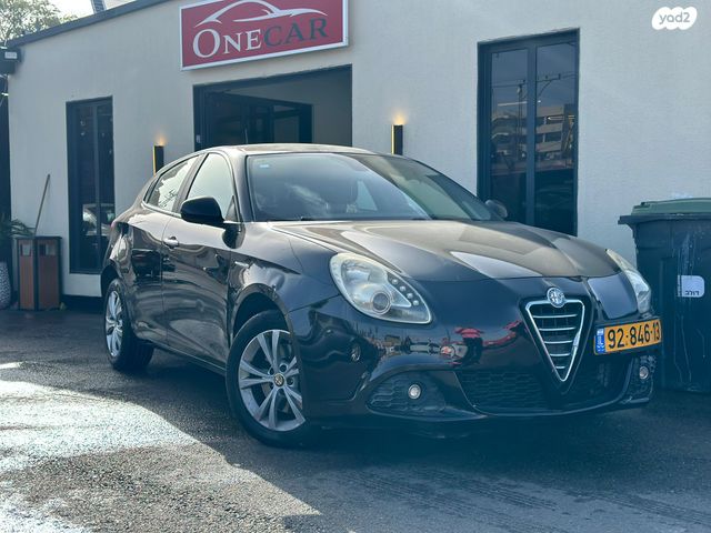 מודעת רכב אלפא רומיאו ג'ולייטה