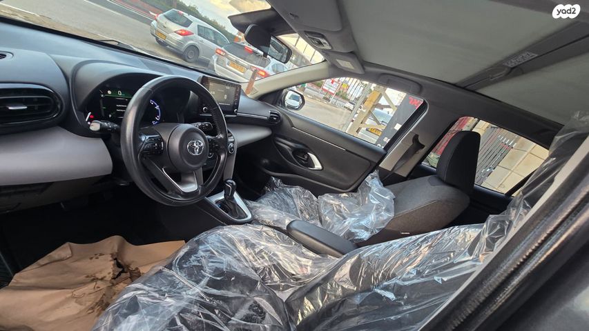 טויוטה יאריס קרוס