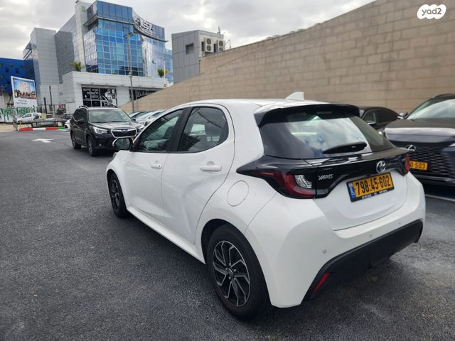 טויוטה יאריס