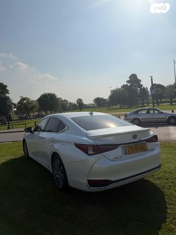 מודעת רכב לקסוס ES