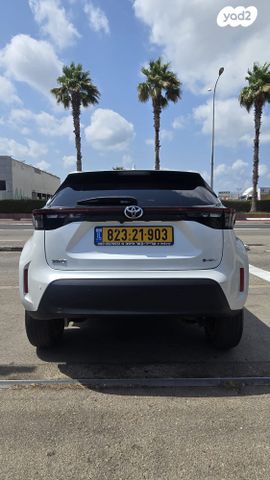 טויוטה יאריס קרוס