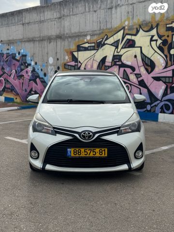 טויוטה יאריס