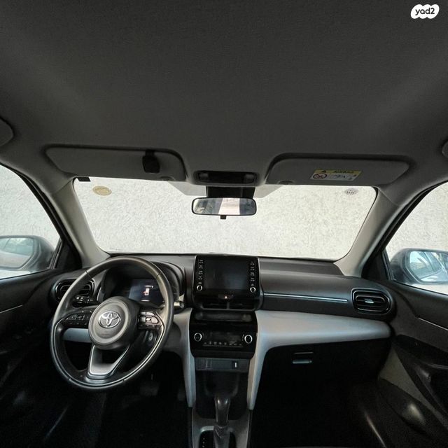 טויוטה יאריס קרוס