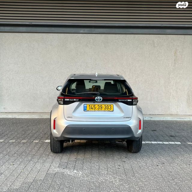 טויוטה יאריס קרוס