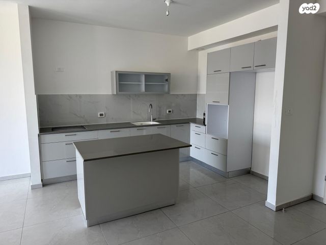 דירה, הרב שאולי 17, רובע ד', אשדוד