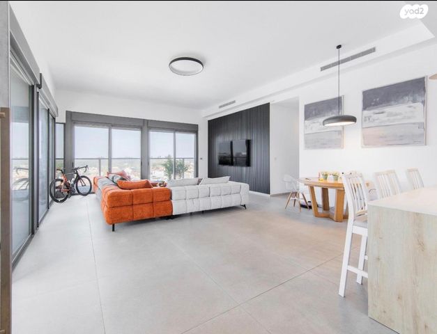 גג/ פנטהאוז, אהבת אדם 26, שרונה, כפר יונה